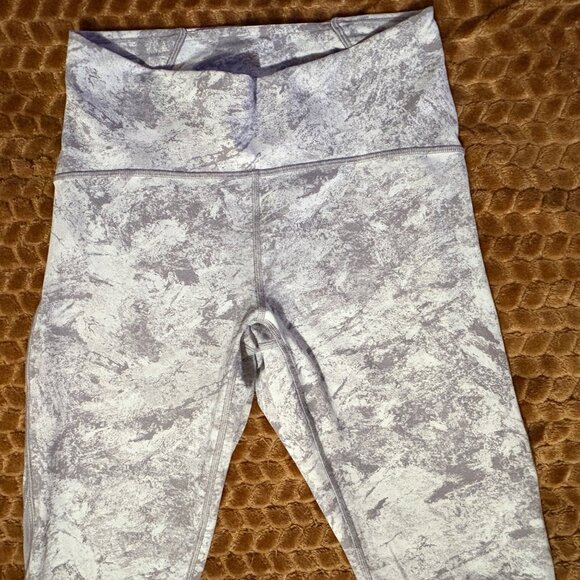 Like New Lululemon Train Times 7/8 Pant 25" Leggings White Cast Luxe Size 8 - Picture 5 of 10